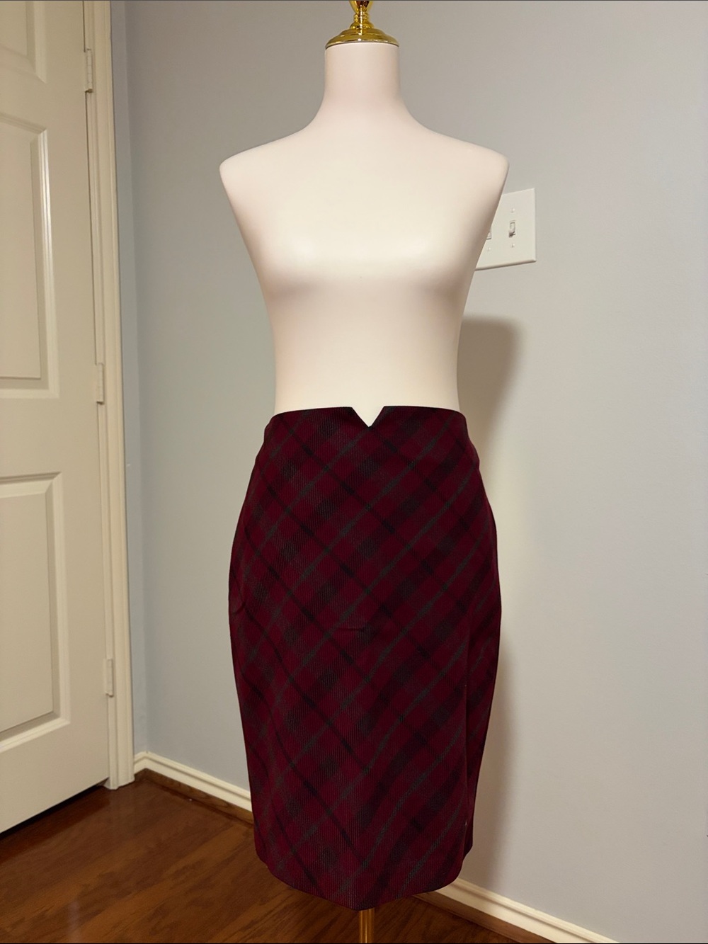 Express Women’s Professional Skirt Red Plaid in Size 4